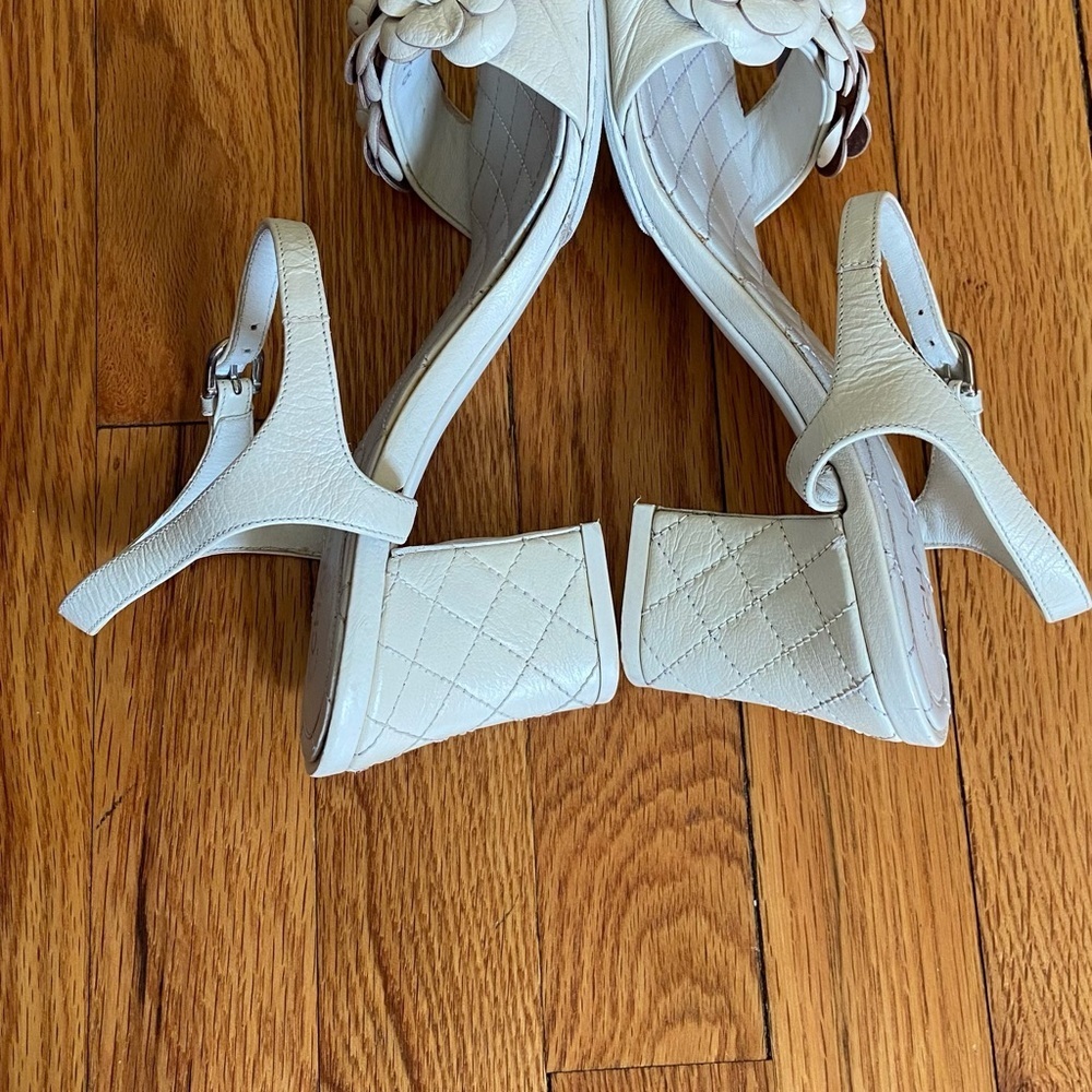 Chanel White Floral Women's Sandals - Picture 7 of 10